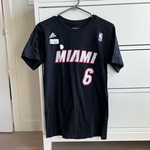 Adidas men’s Miami Heat Lebron James T-shirt in size Small